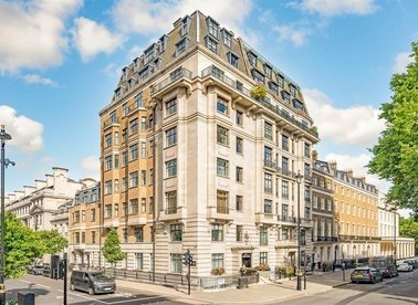 Properties to let in Portland Place - W1B 1QT view1