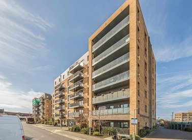 Properties to let in Powdermill Close - KT3 3FF view1