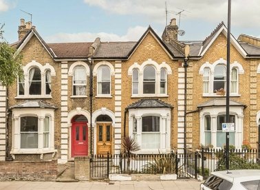 Properties let in Powerscroft Road - E5 0PU view1