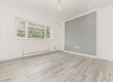 Properties to let in Poynders Road - SW4 8NL view1