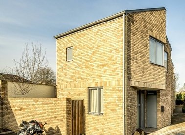 Properties let in Provender Mews - W7 3FJ view1