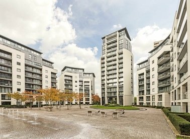 Properties to let in Pump House Crescent - TW8 0FZ view1