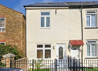 Properties to let in Pyne Road - KT6 7BN view1