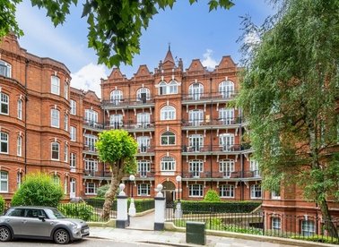 Properties to let in Queen's Club Gardens - W14 9TR view1