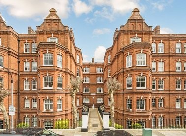 Properties to let in Queen's Club Gardens - W14 9TB view1