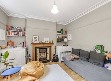 Properties to let in Queen's Club Gardens - W14 9SL view1