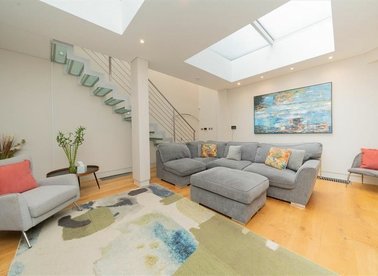 Properties to let in Queen's Gate Mews - SW7 5QN view1