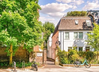 Properties to let in Queensborough Mews - W2 3SF view1