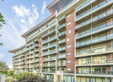 Properties to let in Queenstown Road - SW11 8NN view1