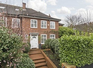 Properties to let in Redington Gardens - NW3 7SA view1