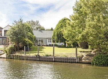 Properties to let in River Bank - KT7 0QU view1