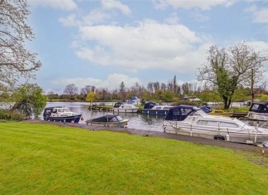 Properties to let in River Reach - TW11 9QN view1