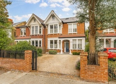 Properties to let in Rodenhurst Road - SW4 8AF view1