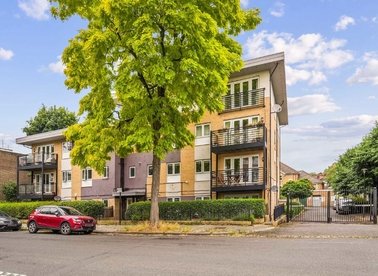 Properties to let in Rodenhurst Road - SW4 8AR view1
