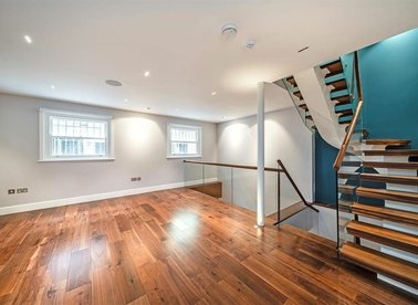 Properties to let in Roland Way - SW7 3RE view1