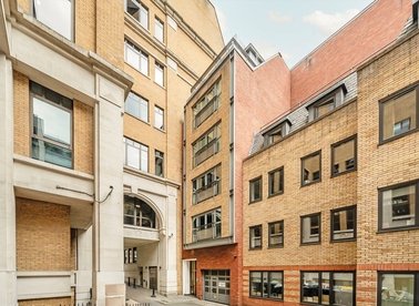 Properties to let in Rose & Crown Yard - SW1Y 6RE view1