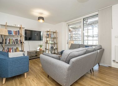 Properties let in Roseberry Place - E8 3GD view1