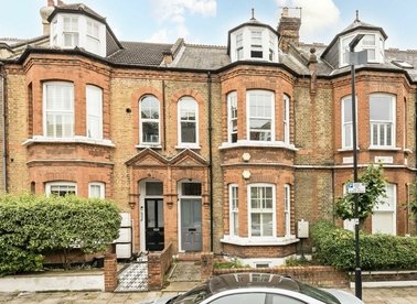 Properties to let in Rosebery Road - SW2 4DE view1