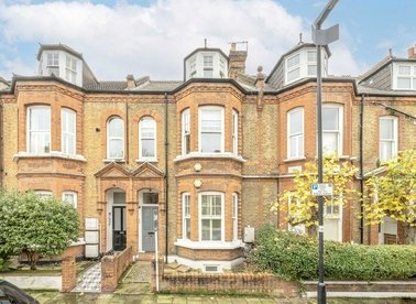 Properties to let in Rosebery Road - SW2 4DE view1