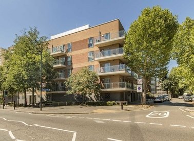 Properties to let in Rosemont Road - W3 9AX view1