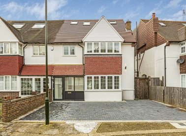 Properties to let in Rothesay Avenue - TW10 5EB view1