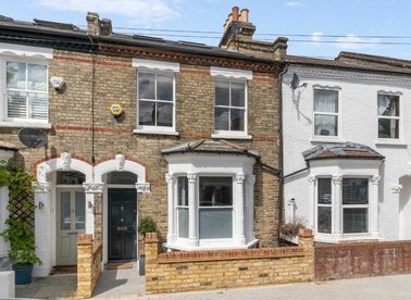 Properties to let in Rowena Crescent - SW11 2PT view1