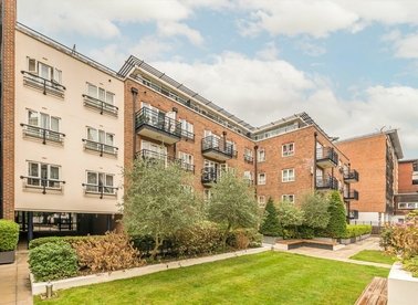 Properties let in Royal Quarter - KT2 5BG view1