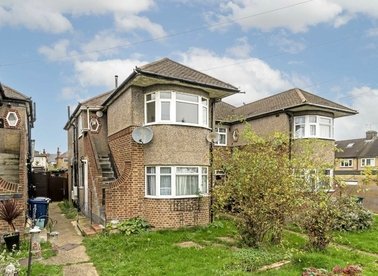 Properties to let in Ruislip Close - UB6 9QS view1