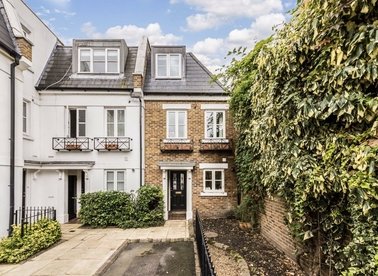 Houses to rent in Rush Hill Mews, London | Dexters Estate Agents