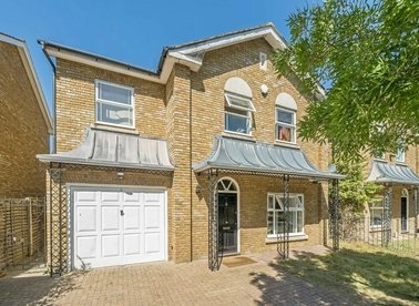 Properties to let in Savery Drive - KT6 5RH view1