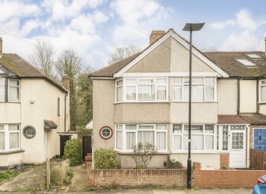 Properties to let in Saxon Avenue - TW13 5JJ view1