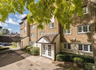 Properties let in Selhurst Close - SW19 6AY view1