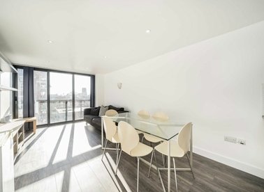 Properties let in Shacklewell Lane - E8 2BY view1
