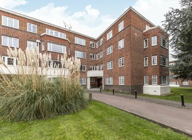 Properties to let in Sheen Court - TW10 5DQ view1