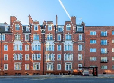 Properties let in Sloane Court East - SW3 4TQ view1