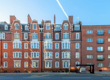 Properties to let in Sloane Court East - SW3 4TQ view1
