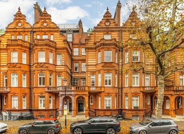 Properties to let in Sloane Gardens - SW1W 8DJ view1