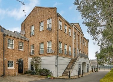 Properties let in Sophia Square - SE16 5XL view1
