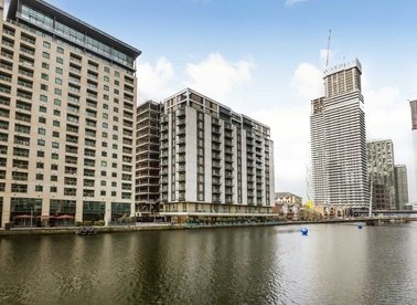 Properties let in South Quay Square - E14 9RT view1