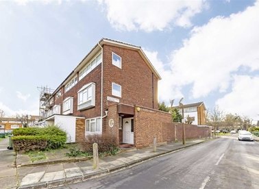 Properties to let in Southbourne Gardens - SE12 8UQ view1