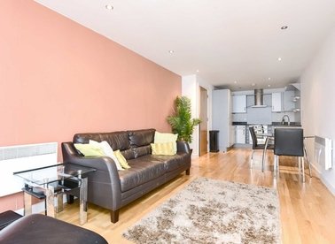 Properties to let in Southgate Road - N1 3LY view1