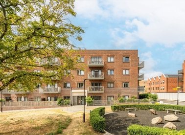 Properties to let in Springfield Drive - SW17 0SX view1