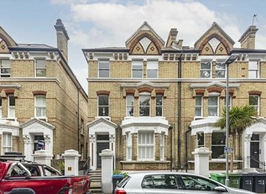 Properties to let in St. Andrews Square - KT6 4EA view1