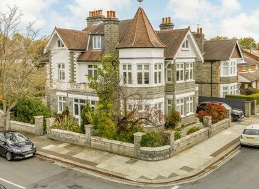 Properties to let in St. James's Avenue - TW12 1HH view1