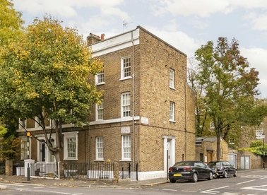 Properties to let in St. James's Gardens - W11 4RB view1