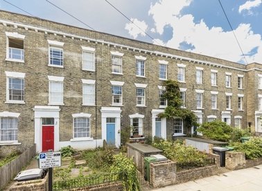 Properties let in St. Leonards Square - NW5 3HL view1