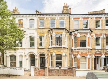 Properties to let in St. Luke's Avenue - SW4 7LQ view1