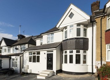 Properties to let in St. Marys Crescent - NW4 4LH view1