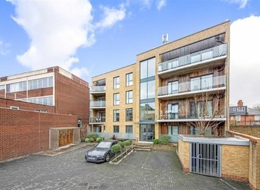 Properties to let in St. Peters Court - SE12 8BQ view1