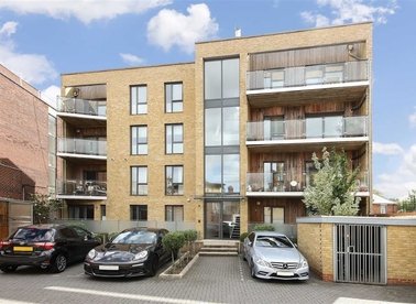 Properties let in St. Peters Court - SE12 8BQ view1